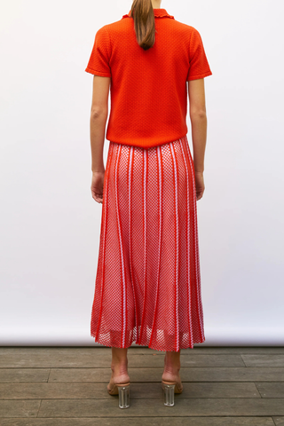 back profile model wearing Extra Textured Polo blood orange Fine, textured knit
Luxurious cotton yarn
Honeycomb-knit collar
Waffled knit
Smocked ruffled trim
Small buttons on the front