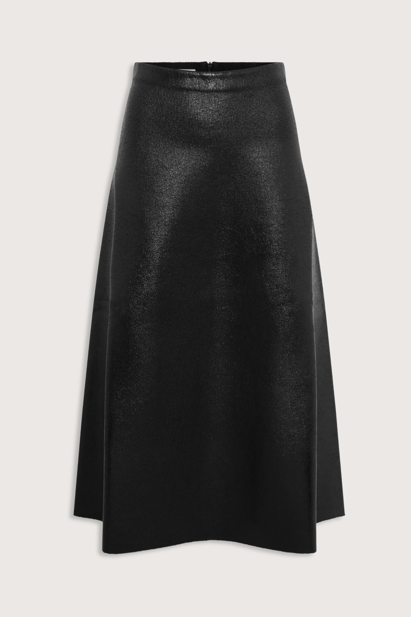 flat lay Fab Midi Skirt Shiny New Wool deep black Long skirt
Milano knit reworked in a “leather” effect
Girdling waistband is hidden inside
Slightly flared silhouette
Back zipper
100% pure extra-fine virgin wool