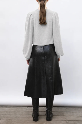 back profile model wearing Fab Midi Skirt Shiny New Wool deep black Long skirt
Milano knit reworked in a “leather” effect
Girdling waistband is hidden inside
Slightly flared silhouette
Back zipper
100% pure extra-fine virgin wool
