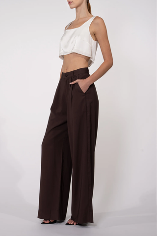 side profile model wearing Fabi Pant Chocolate high rise pleated wide leg 