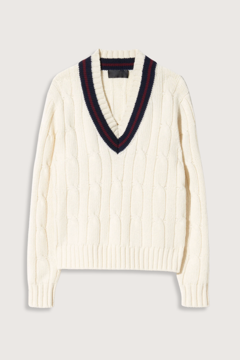 flat lay Fabiana ivroy Sweater V neck
Long sleeve
Pull over sweater
Chunky lambswool in classic cable stitch
Relaxed fit
Medium body length
Regular length sleeve
100% Lambswool