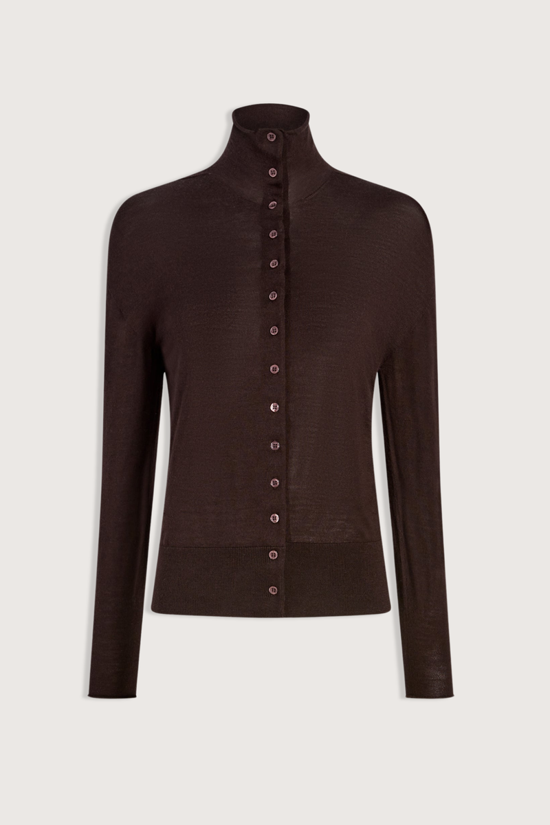 flat lay Fadia Cardigan cacao brown Fine-gauge cardigan
Silk wool
High funnel collar
Rippled button front
Dropped shoulder seams
Deep knit hem band
Narrow rolled cuffs
75% Merino Wool / 25% Silk