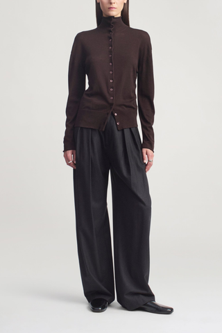 front profile model wearing Fadia Cardigan cacao brown Fine-gauge cardigan
Silk wool
High funnel collar
Rippled button front
Dropped shoulder seams
Deep knit hem band
Narrow rolled cuffs
75% Merino Wool / 25% Silk