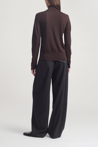 back profile model wearing Fadia Cardigan cacao brown Fine-gauge cardigan
Silk wool
High funnel collar
Rippled button front
Dropped shoulder seams
Deep knit hem band
Narrow rolled cuffs
75% Merino Wool / 25% Silk