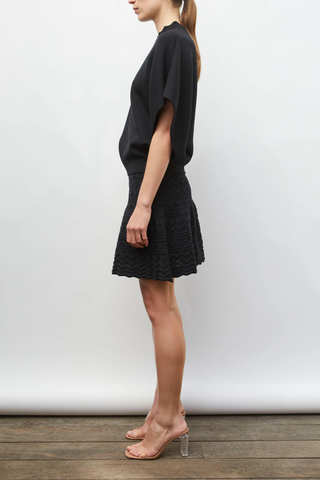side profile model wearing  Fanta Top noir black Soft, modern fine-knit top
Generous cut
Neckline trimmed with a wide rick-rack edging
Enveloping armholes
Milano ribbed hem
90% pure laine vierge extra-fine, 7% polyamide, 3% élasthanne