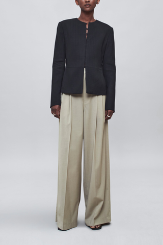 front profile model wearing Fatima Wide Leg Trouser clay High-waisted
Pleated trouser
Paperweight wool suiting
Tailored fit
&nbsp;Back welt pockets
Tab waist closure
Double front belt loops