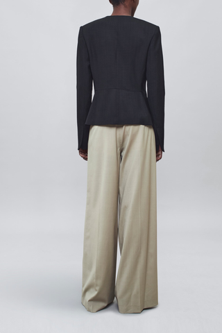 back profile model wearing Fatima Wide Leg Trouser clay High-waisted
Pleated trouser
Paperweight wool suiting
Tailored fit
&nbsp;Back welt pockets
Tab waist closure
Double front belt loops