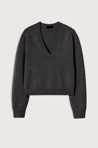flat lay Feron V-Neck Sweater charcoal grey Long sleeve
V-neck pullover
Medium-weight
Cashmere jersey stitch
Relaxed fit
Long body length
Long sleeve length
Deep v-neckline
Single-layer 1x1 rib trim
1x1 rib at cuffs and hem
Fashioning at sleeves, back shoulder, and neckline
Signature center back cable knit detail
100% Cashmere