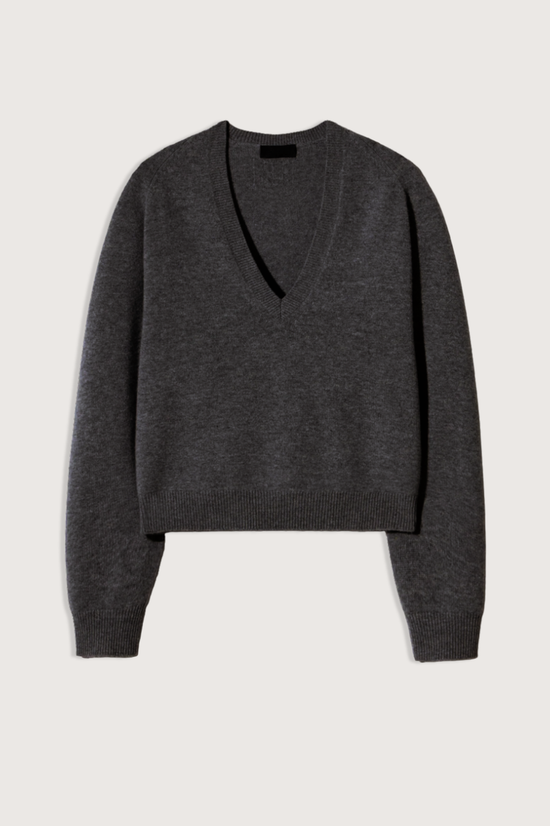 flat lay Feron V-Neck Sweater charcoal grey Long sleeve
V-neck pullover
Medium-weight
Cashmere jersey stitch
Relaxed fit
Long body length
Long sleeve length
Deep v-neckline
Single-layer 1x1 rib trim
1x1 rib at cuffs and hem
Fashioning at sleeves, back shoulder, and neckline
Signature center back cable knit detail
100% Cashmere