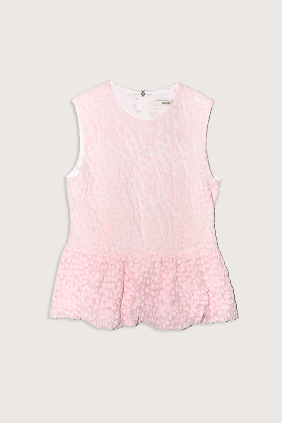 flat lay Fil Coupe Dot Sleeveless Bubble Top rose petal pink Babydoll style
Round neckline
Waist seam with gathering
Small button placket at the back with three buttons