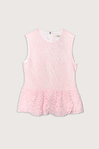 flat lay Fil Coupe Dot Sleeveless Bubble Top rose petal pink Babydoll style
Round neckline
Waist seam with gathering
Small button placket at the back with three buttons