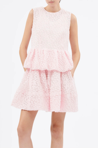 front profile model wearing Fil Coupe Dot Sleeveless Bubble Top rose petal pink Babydoll style
Round neckline
Waist seam with gathering
Small button placket at the back with three buttons