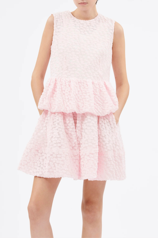 front profile model wearing Fil Coupe Dot Sleeveless Bubble Top rose petal pink Babydoll style
Round neckline
Waist seam with gathering
Small button placket at the back with three buttons