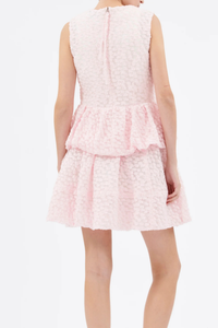 back profile model wearing Fil Coupe Dot Sleeveless Bubble Top rose petal pink Babydoll style
Round neckline
Waist seam with gathering
Small button placket at the back with three buttons
