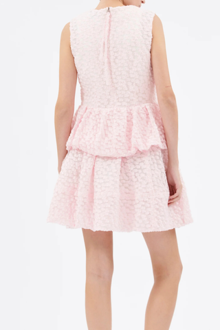 back profile model wearing Fil Coupe Dot Sleeveless Bubble Top rose petal pink Babydoll style
Round neckline
Waist seam with gathering
Small button placket at the back with three buttons