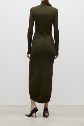 back profile model wearing Fitted Merino Skirt marsh green Fitted skirt
Fine merino
Streamlined silhouette
Stretch high waisted
Fine Merino Rib
88% Merino Wool 11% Polyamide 1% Elastane
