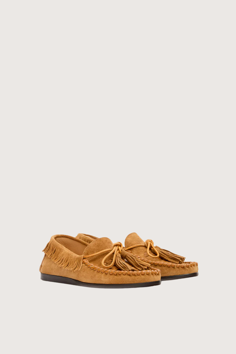 angled profile  Fitza Moccasin cognac  Fringed leather loafers
Tongue with a tied string and pompoms
Round toes
Graphic style patterns woven on the tops
Visible seams
Fringed finishes
Flat leather outsoles
Soft leather insoles
Soft leather lining
100% leather
