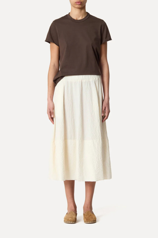 front profile model wearing Gea Rock Skirt ivory Midi Skirt
A-Line
Elastic Waistband
Regular fit
Lined bottom panel
Wrinkled Plain Wave
Side seam pockets
Made In Italy cotton