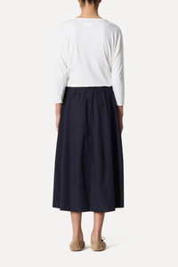 back profile model wearing Gea Skirt Atlantic Elasticated Waist
A-line skirt
Side seam pockets
Relaxed fit
Midi length
100% Cotton Poplin