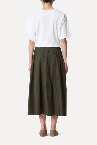 back profile model wearing Gea Skirt Olive Elasticated Waist
A-line skirt
Side seam pockets
Relaxed fit
Midi length
100% Cotton Poplin
