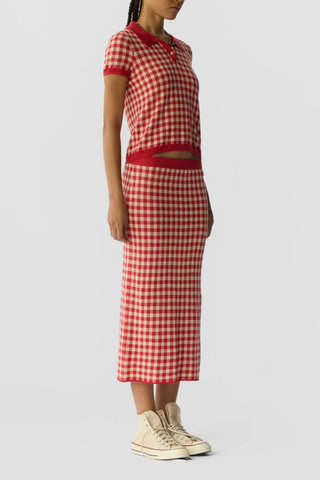 side profile model wearing Gingham Long Skirt scarlet red GINGHAM SLIP SKIRT
LIGHT-WEIGHT
Softly contoured fit
MIDI SKIRT LENGTH
PULL-ON SKIRT WITH A SMALL SPLIT IN THE BACK
RIB WAISTBAND, ELASTICATED
54% LINEN, 46% SILK