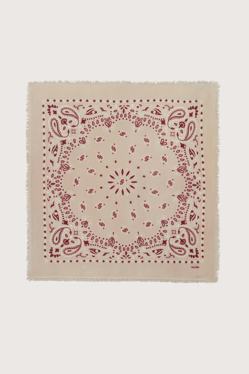 flat lay Hachiko Bandana Scarf Avoine/Sierra Composition: 100% cashmere, fringe edge,
2-threads printed jersey knitting
Dimensions: Length : 92 cm | Width : 92 cm fringe edge