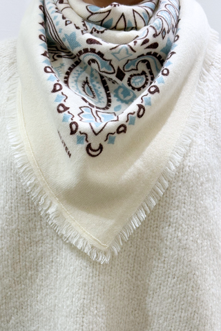model wearing Hachiko Bandana Scarf Blanc/Sienne cashmere