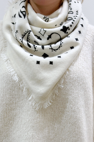 model wearing Hachiko Bandana Scarf Blanc cashmere