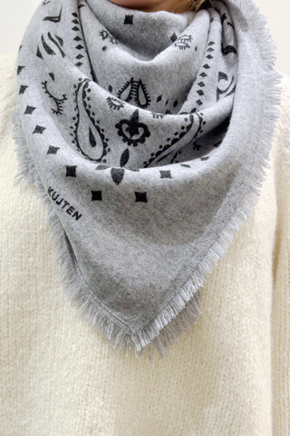 model wearing Hachiko Bandana Scarf Grey cashmere