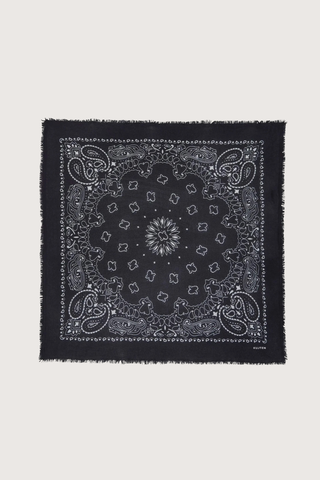 flat lay Hachiko Bandana Scarf Noir Composition: 100% cashmere
2-threads printed jersey knitting
Dimensions: Length : 92 cm | Width : 92 cm