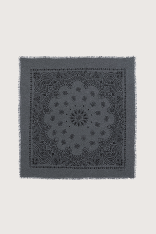 flat lay Hachiko Bico Bandana Scarf Anthracite/Noir Bandana two-toned printed

Composition: 100% cashmere
2 -ply printed jersey knitting
Dimensions: Length : 92 cm | Width : 92 cm