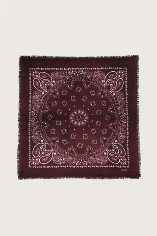 flat lay Hachiko Bico Bandana Scarf Bordeaux/Milano Bandana two-toned printed

Composition: 100% cashmere
2 -ply printed jersey knitting
Dimensions: Length : 92 cm | Width : 92 cm