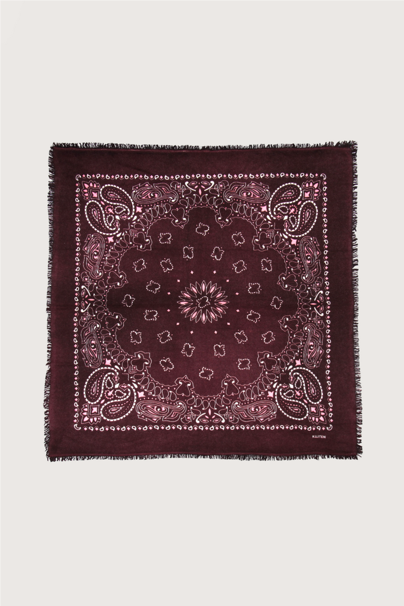 flat lay Hachiko Bico Bandana Scarf Bordeaux/Milano Bandana two-toned printed

Composition: 100% cashmere
2 -ply printed jersey knitting
Dimensions: Length : 92 cm | Width : 92 cm