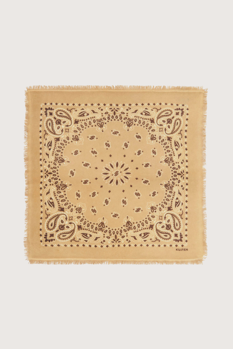 flat lay Hachiko Bico Bandana Scarf Latte/Anise Bandana two-toned printed

Composition: 100% cashmere
2 -ply printed jersey knitting
Dimensions: Length : 92 cm | Width : 92 cm