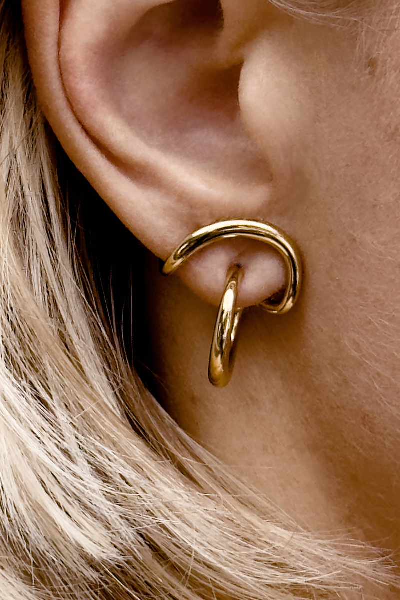 model wearing Hana Earrings vermeil Sold as a pair
Only for pierced ears
Yellow vermeil 18 karats and 925 Rhodium Plated Sterling Silver