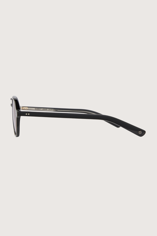 side profile Hancock Sunglasses auburn lens black frame Rounder shape of the aviator
Classic teardrop shape
dual-plated hinges and original core wire
100% UV protection
