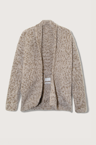 flat lay Hand Knit Paint Cocoon Tobacco HANDKNIT
HAND PAINTED YARN
SURFACE IRREGULARITIES IN COLOR AND TONE
CIRCULAR CONSTRUCTION