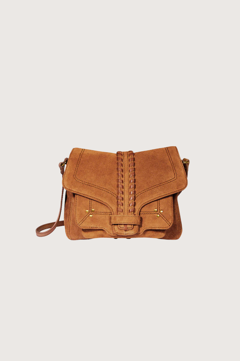 flat lay Harry S Suede Caramel Shoulder Bag Adjustable leather shoulder strap worn over the shoulder or crossbody
Closure with a hand-braided flap
Loop fastening
Hand-braided flap fastens with a loop
Dimensions: 20cm x 16cm x 7cm
Bag 80% calfskin split 20% Goat / Lining 100% cotton