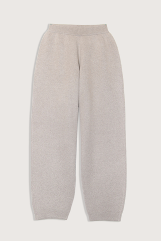 flat lay Hayden Cashmere Barrel Shape Pant beige melange 100% cashmere
Milano stitch — a smooth, compact knit
Tapered leg
Elasticated waist
Clean, unfussy finish throughout