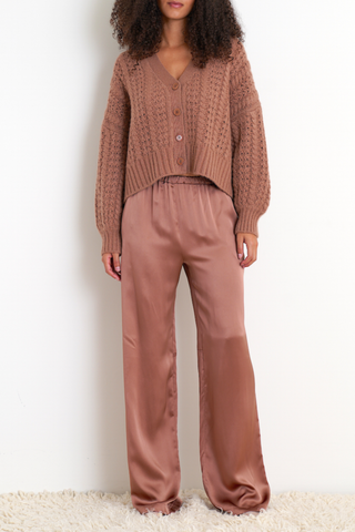 front profile model wearing Hazel Slouchy Cardigan cable knit cardigan
Relaxed fit
100% Cashmere