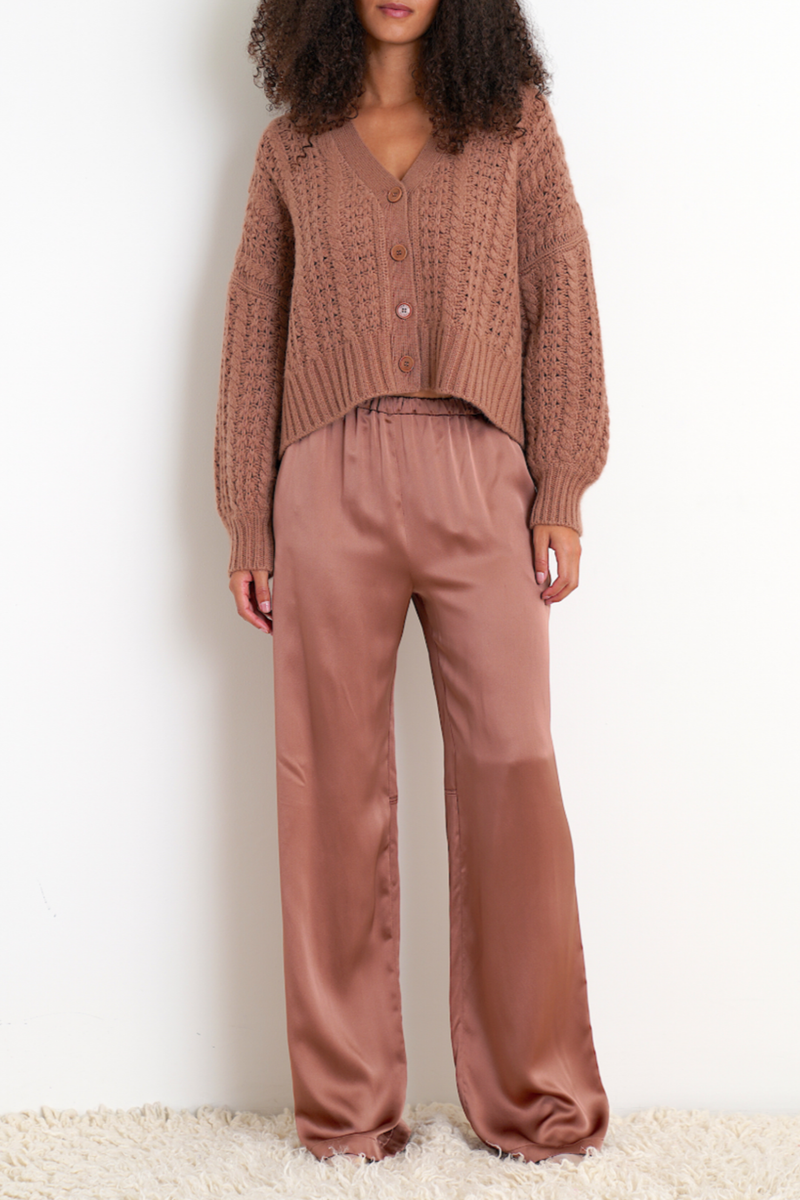 front profile model wearing Hazel Slouchy Cardigan cable knit cardigan
Relaxed fit
100% Cashmere