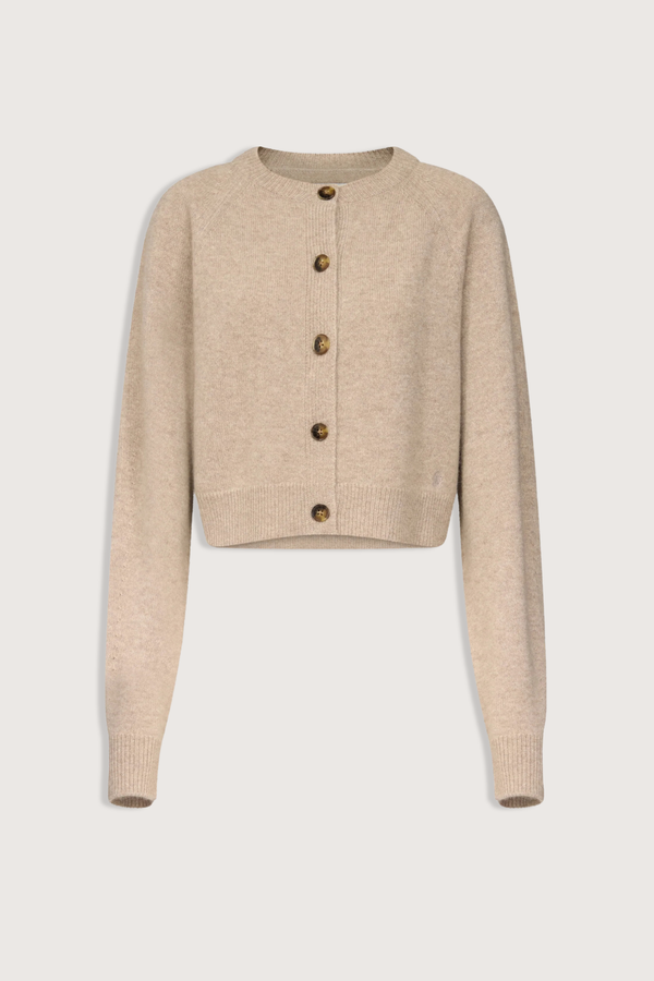 flat lay Heike Cropped Cardigan Beige Boxy
Cropped fit
Raglan shoulders
Crew neck
Ribbed details
100% Cashmere