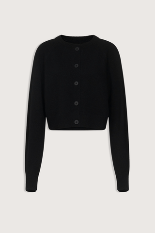 flat lay Heike Cropped Cardigan Black Boxy
Cropped fit
Raglan shoulders
Crew neck
Ribbed details
100% Cashmere