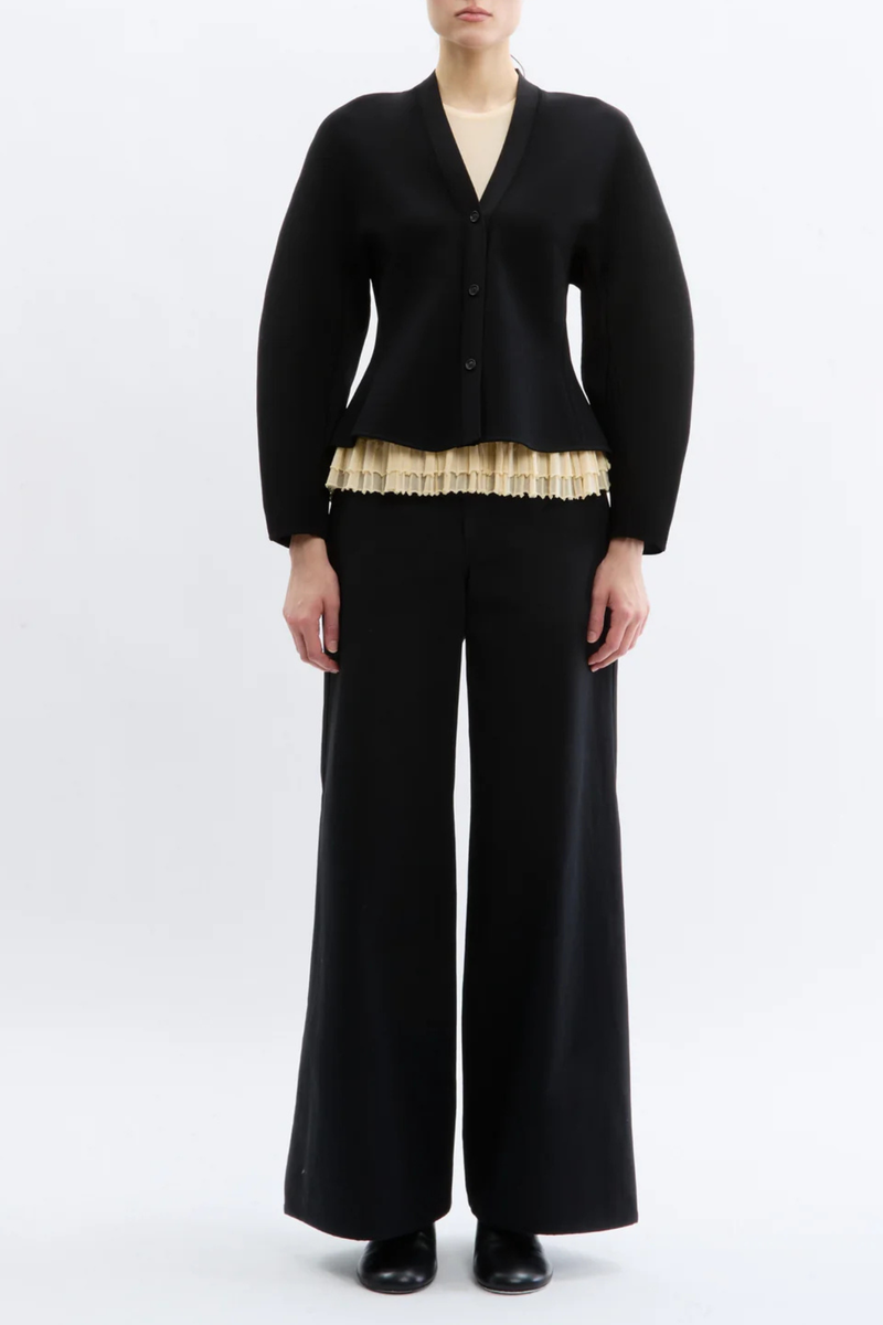 front profile model wearing Henry Knit Cardigan black Compact knitted
Structured viscose yarn
Elegant rounded shoulder
Flared peplum hem front button closure
