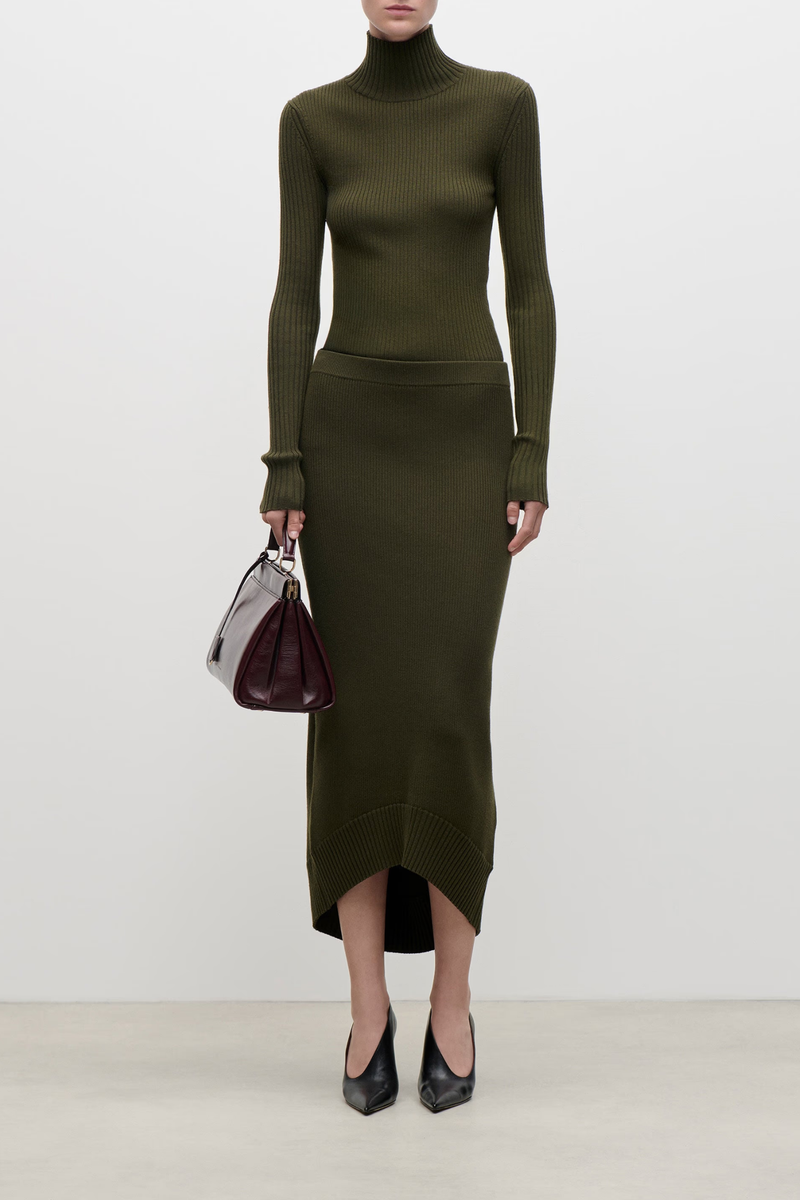 front profile model wearing High Neck Jumper marsh green High neck
Fine merino
Close fit
Elevated neckline
Fine Merino Rib
Victoria Beckham embroidered detail at back neck
88% Merino Wool 11% Polyamide 1% Elastane