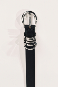 close up buckle detail for Hollyhock Silver 5-ring leather belt Black/Silver