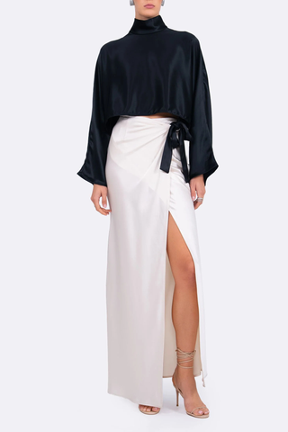 front profile model wearing  Ingrid Mock Neck Crop Top Black High neck
Clean hem design
Crop length
Flare sleeve
73% Acetate 27% Polyester