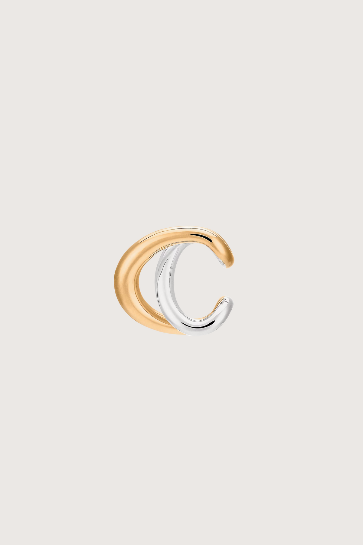 flat lay Initial Ear Cuff Vermeil / Silver 925 Silver covered with 18 carat gold (Vermeil 5 microns) Clip these intertwined hoops where the helix starts to curve up to the top of the ear.
