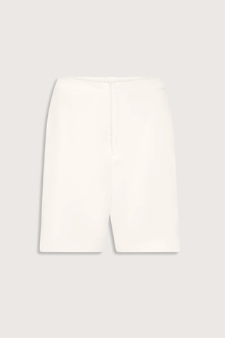 flat lay Ivan Baggy Short Ivory Baggy fit
Hook-and-zipper fastening
Elasticated waistband on the back 