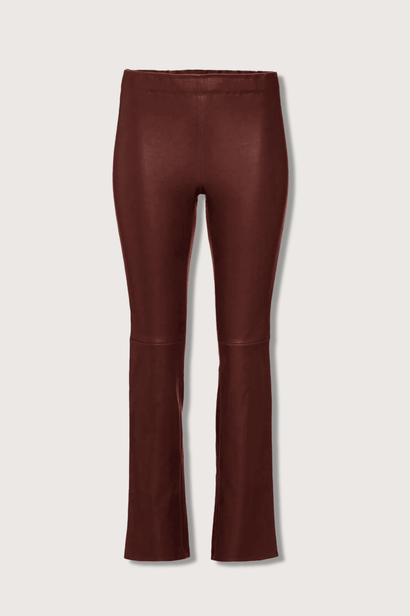 flat lay JP Twenty Washable Leather Pant Azuki cognac Slim fit to the knee
Flared hem bottom legs
Elastic mid-rise waist